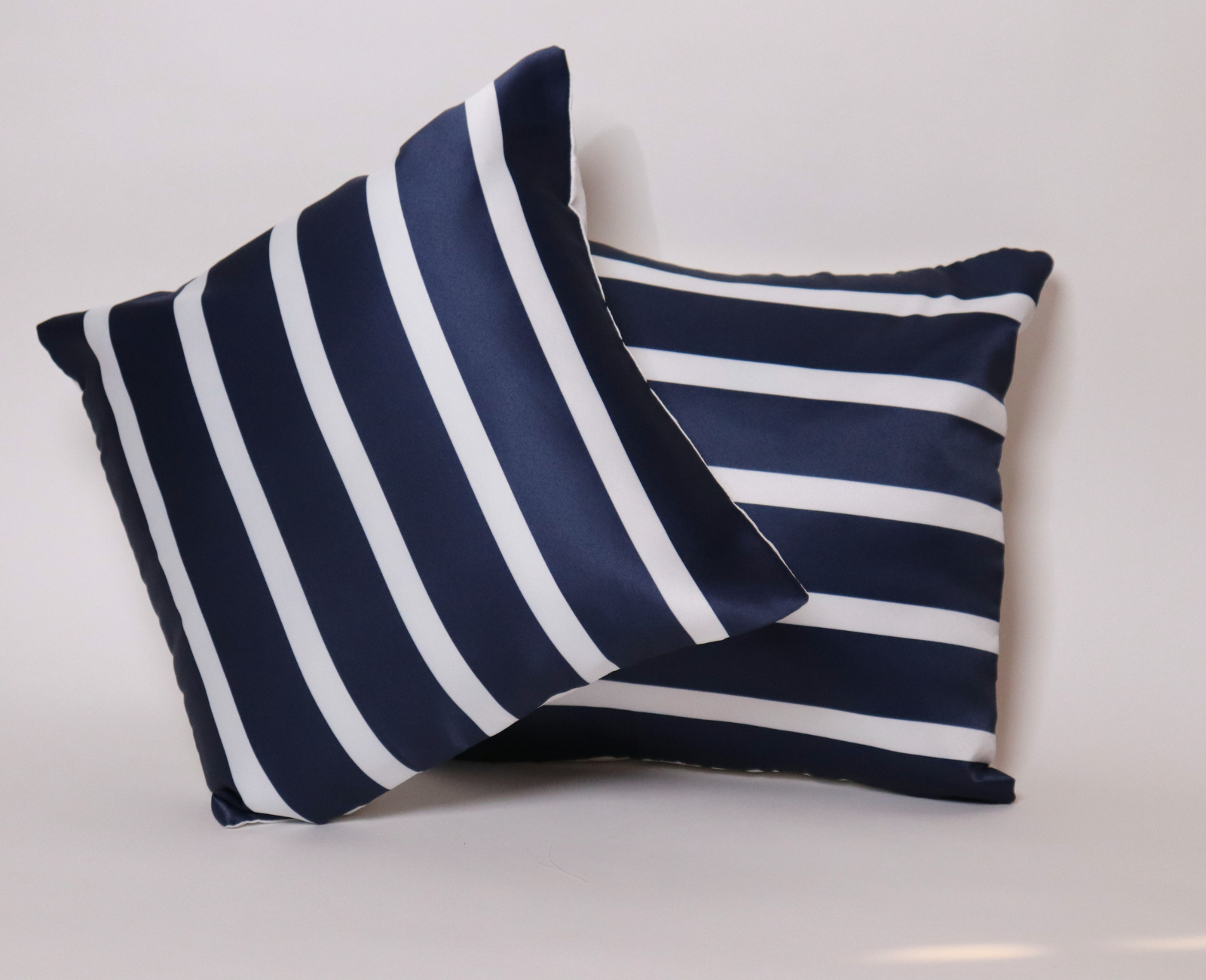 The Blue Elegant Cushion Covers - LOOSEBUCKET